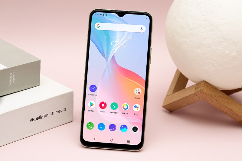 Điện thoại Vivo Y33s sở hữu m&agrave;n h&igrave;nh tr&agrave;n viền Infinity-V 6.58 inch